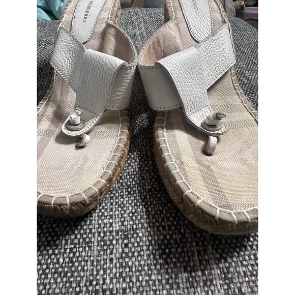 Burberry Women's Cream Leather Burberry Print Thong Espadrilles Wedge Sandal 40 - Picture 2 of 7